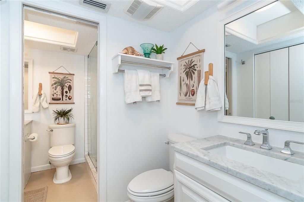 For Sale: $599,000 (2 beds, 2 baths, 924 Square Feet)