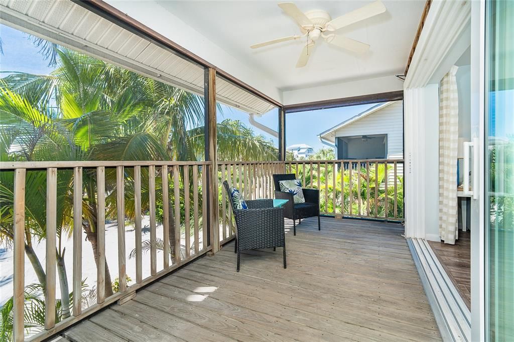 For Sale: $599,000 (2 beds, 2 baths, 924 Square Feet)