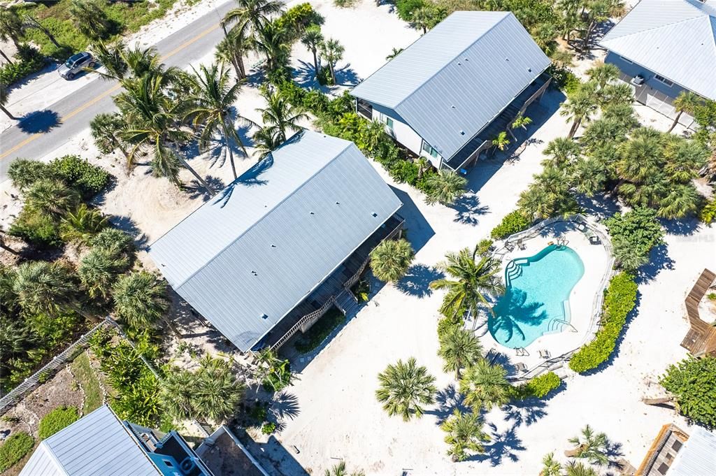 For Sale: $599,000 (2 beds, 2 baths, 924 Square Feet)