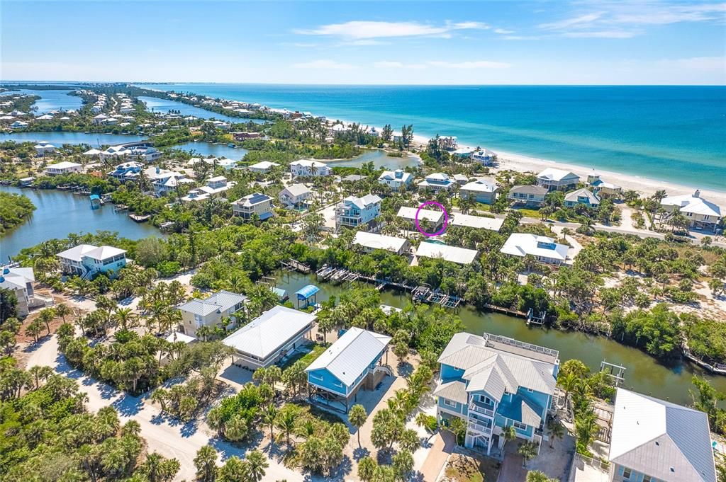 For Sale: $599,000 (2 beds, 2 baths, 924 Square Feet)