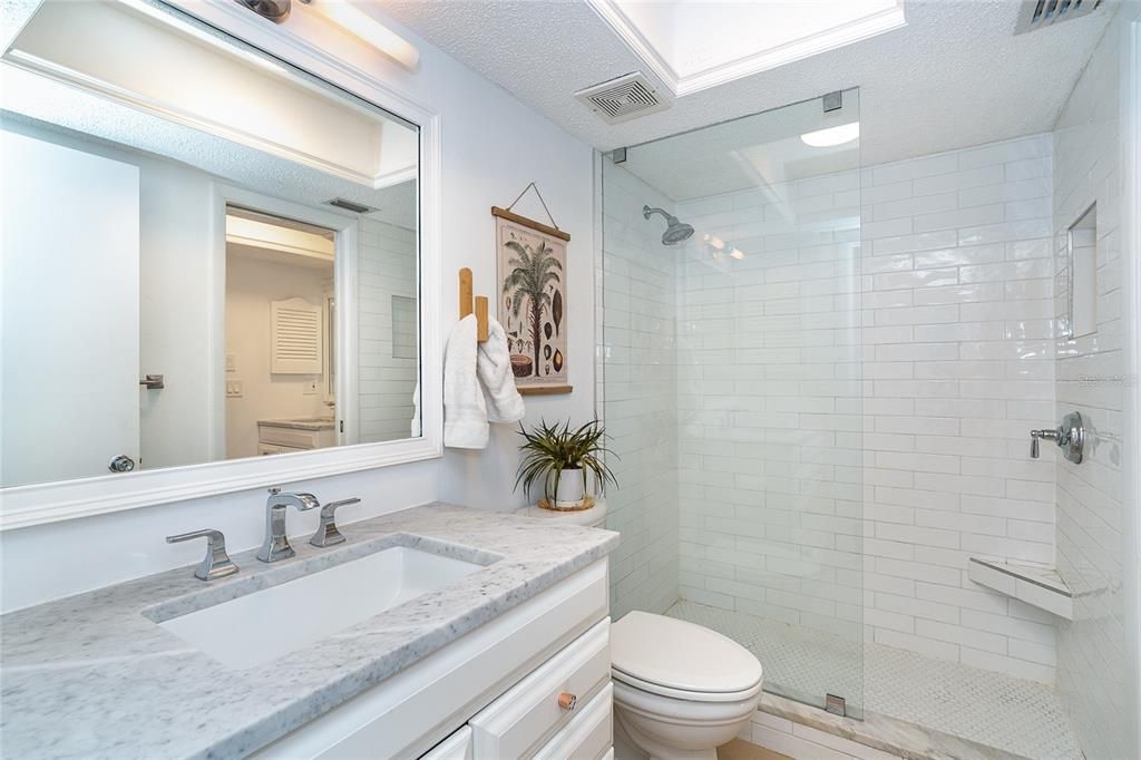 For Sale: $599,000 (2 beds, 2 baths, 924 Square Feet)