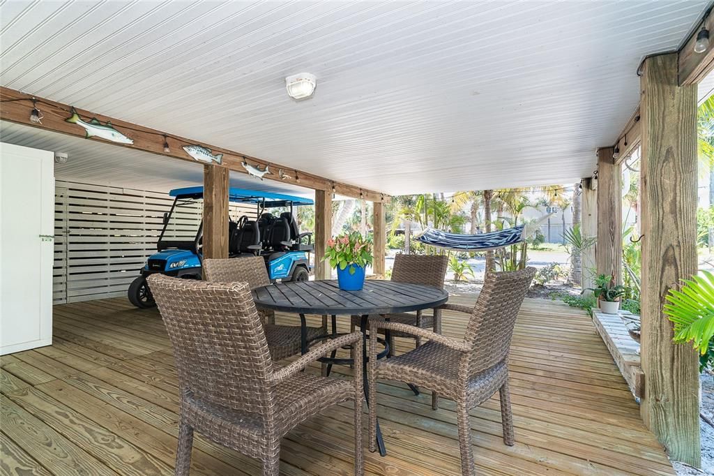 For Sale: $599,000 (2 beds, 2 baths, 924 Square Feet)