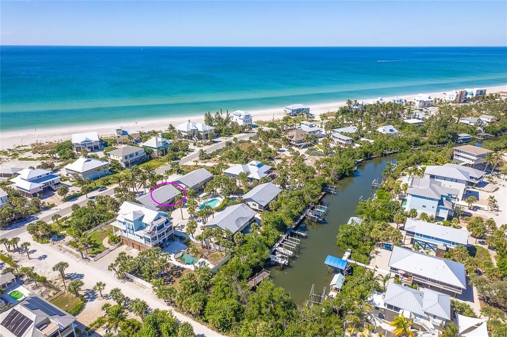 For Sale: $599,000 (2 beds, 2 baths, 924 Square Feet)