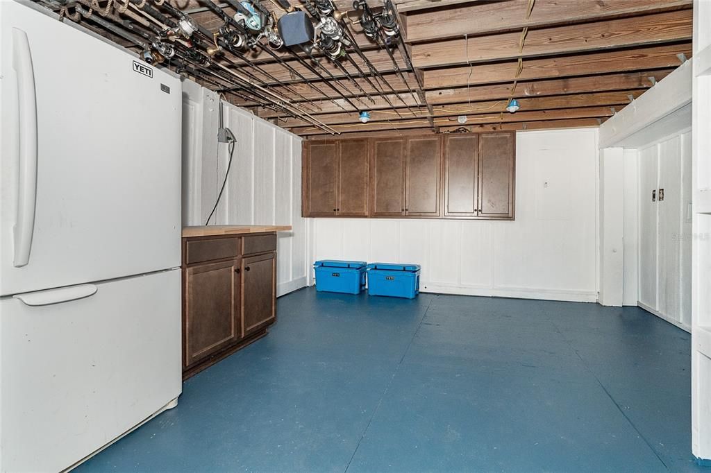 For Sale: $599,000 (2 beds, 2 baths, 924 Square Feet)