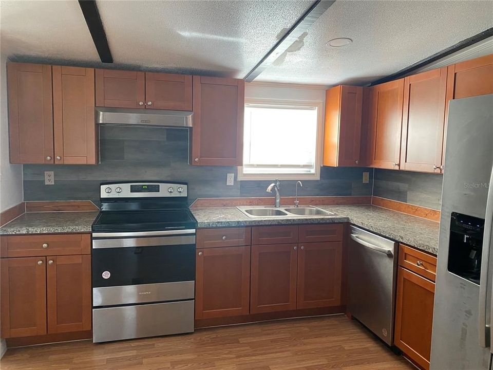 For Rent: $2,000 (3 beds, 2 baths, 1668 Square Feet)