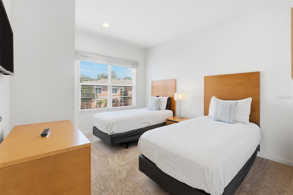 合同活跃: $360,000 (3 贝兹, 2 浴室, 1474 平方英尺)