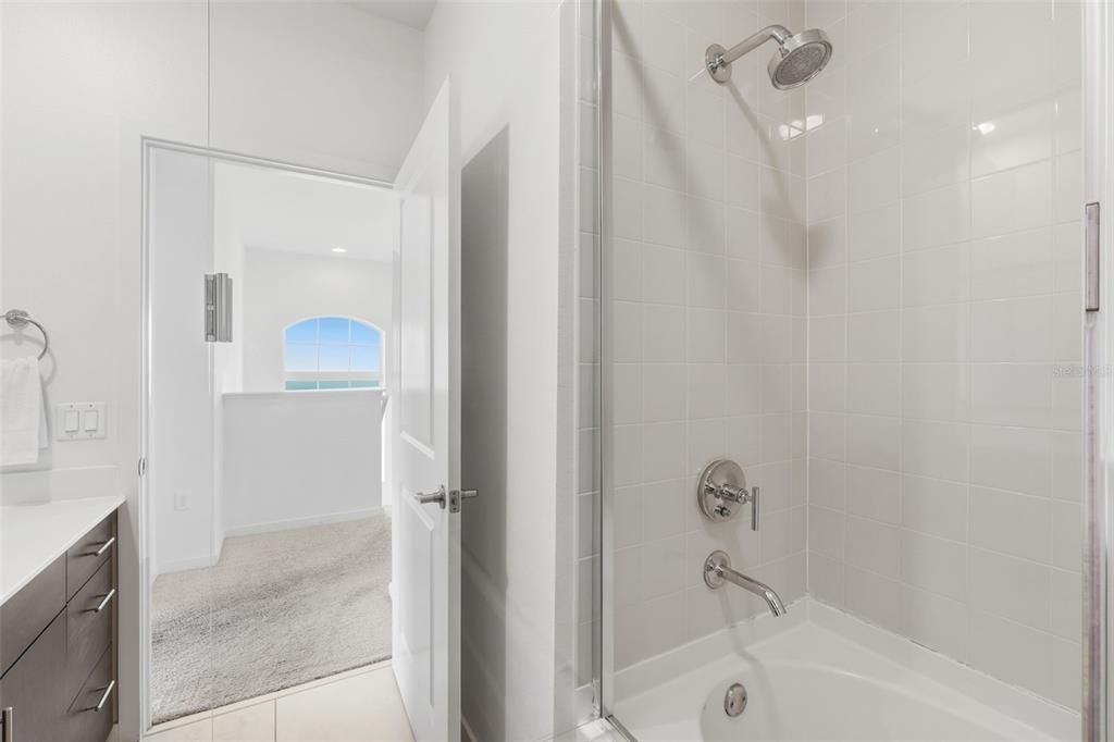 合同活跃: $360,000 (3 贝兹, 2 浴室, 1474 平方英尺)