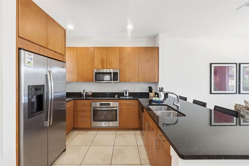 合同活跃: $360,000 (3 贝兹, 2 浴室, 1474 平方英尺)