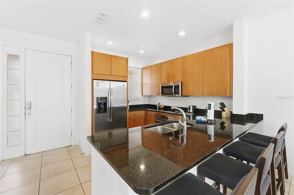 合同活跃: $360,000 (3 贝兹, 2 浴室, 1474 平方英尺)