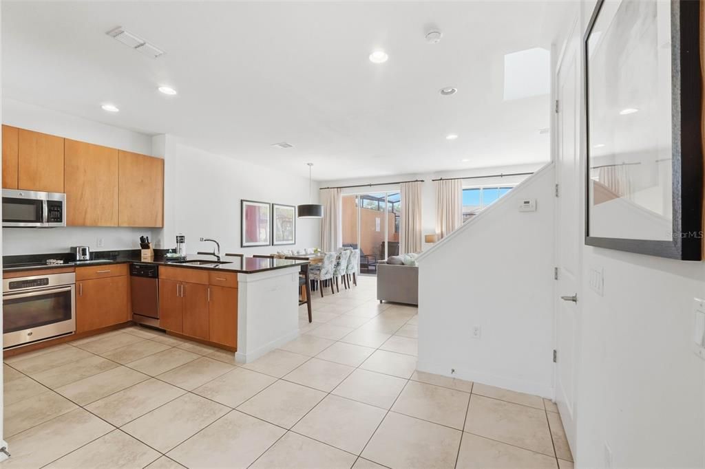 合同活跃: $360,000 (3 贝兹, 2 浴室, 1474 平方英尺)