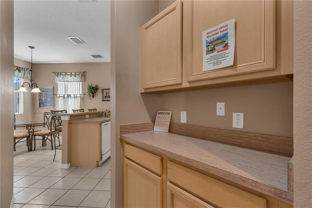 待售: $458,000 (6 贝兹, 4 浴室, 2689 平方英尺)