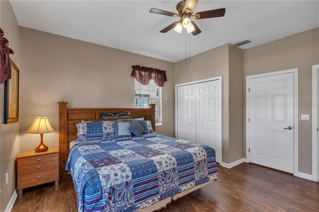 待售: $458,000 (6 贝兹, 4 浴室, 2689 平方英尺)