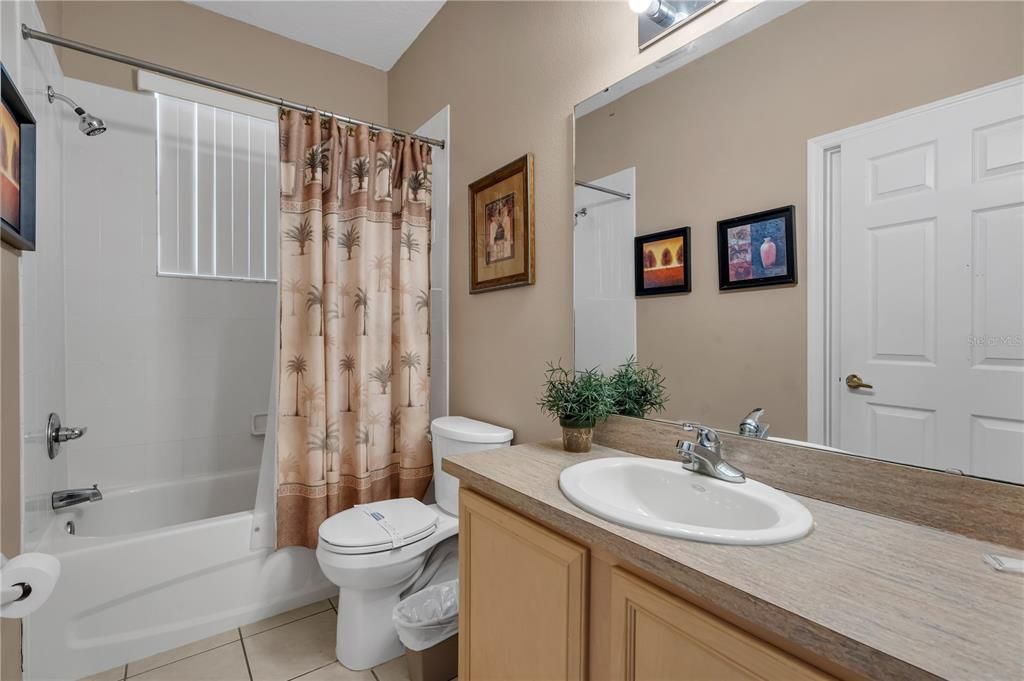 待售: $458,000 (6 贝兹, 4 浴室, 2689 平方英尺)