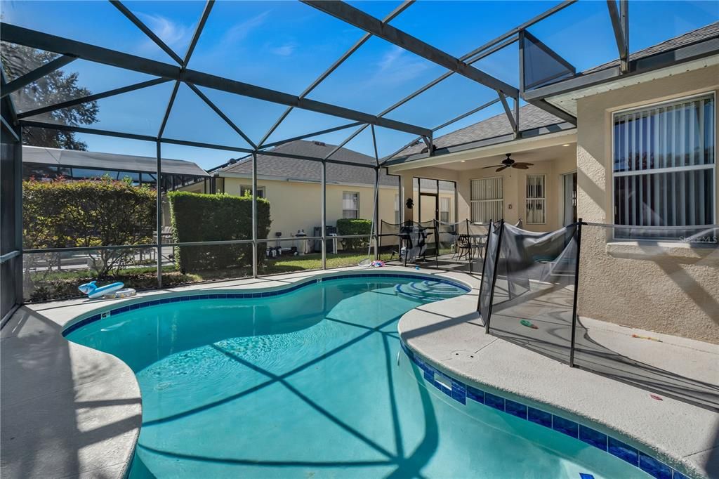 待售: $458,000 (6 贝兹, 4 浴室, 2689 平方英尺)