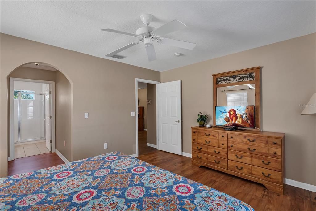 待售: $458,000 (6 贝兹, 4 浴室, 2689 平方英尺)