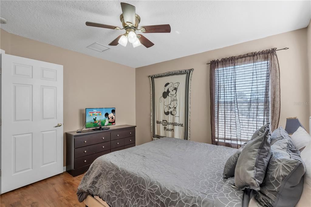 待售: $458,000 (6 贝兹, 4 浴室, 2689 平方英尺)