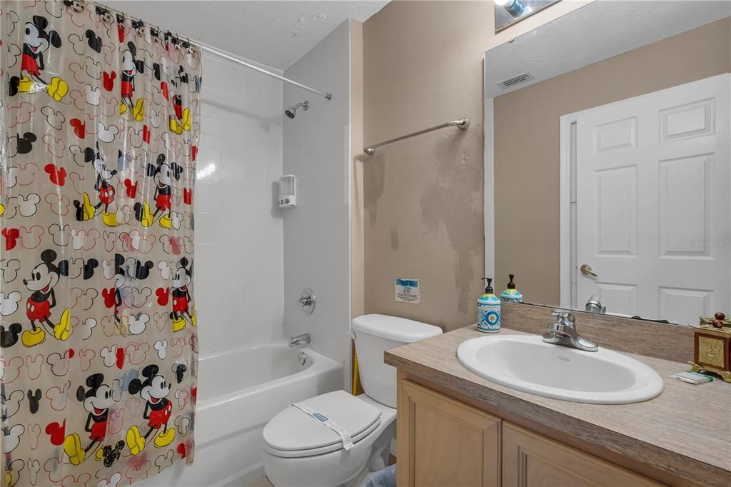 待售: $458,000 (6 贝兹, 4 浴室, 2689 平方英尺)