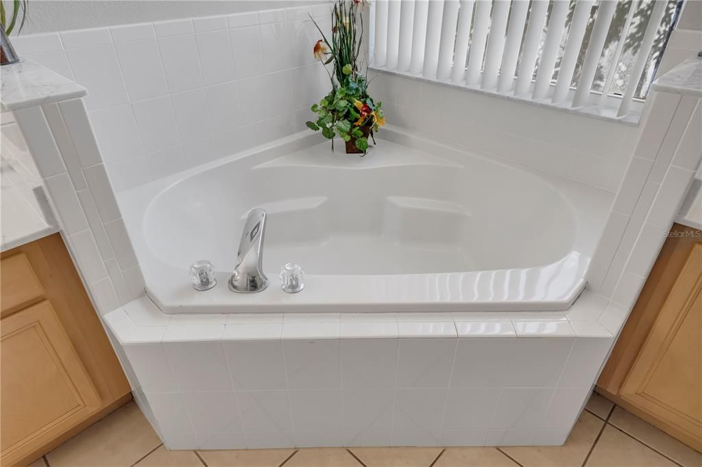 待售: $458,000 (6 贝兹, 4 浴室, 2689 平方英尺)