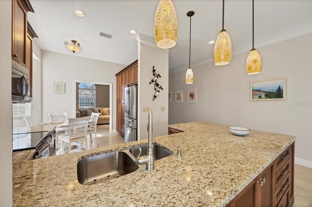 На продажу: $449,000 (2 спален, 2 ванн, 1460 Квадратных фут)