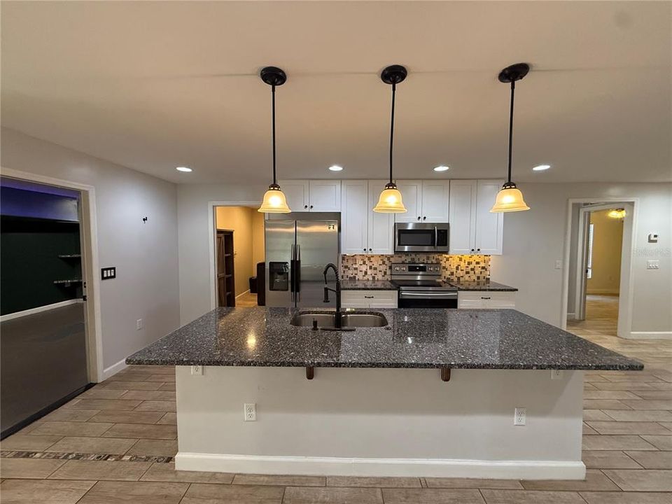 Active With Contract: $349,900 (3 beds, 2 baths, 1667 Square Feet)