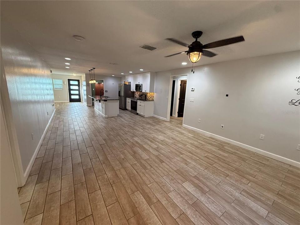 Active With Contract: $349,900 (3 beds, 2 baths, 1667 Square Feet)