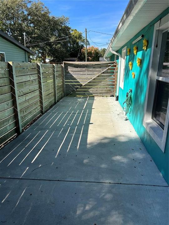 Active With Contract: $349,900 (3 beds, 2 baths, 1667 Square Feet)