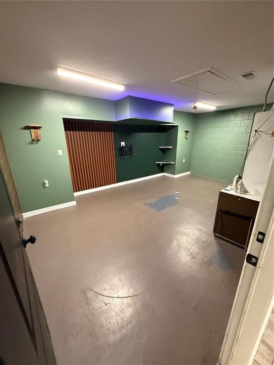 Active With Contract: $349,900 (3 beds, 2 baths, 1667 Square Feet)