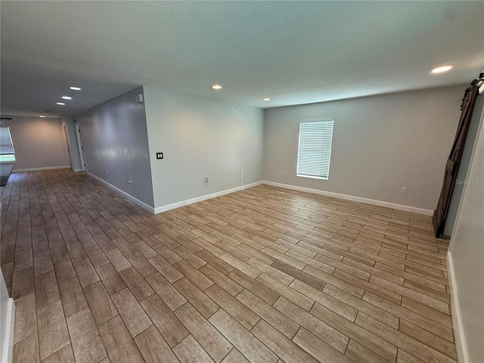 Active With Contract: $349,900 (3 beds, 2 baths, 1667 Square Feet)