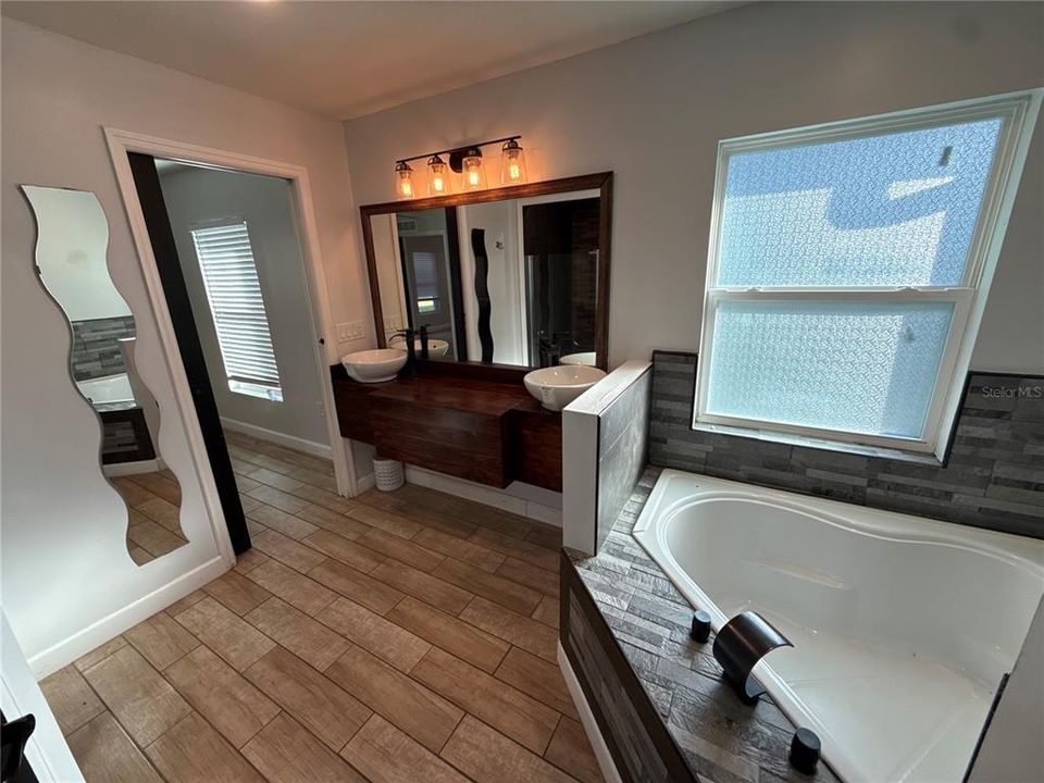 Active With Contract: $349,900 (3 beds, 2 baths, 1667 Square Feet)