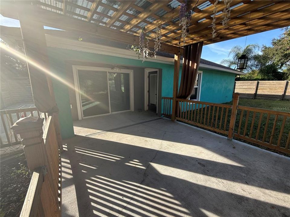 Active With Contract: $349,900 (3 beds, 2 baths, 1667 Square Feet)