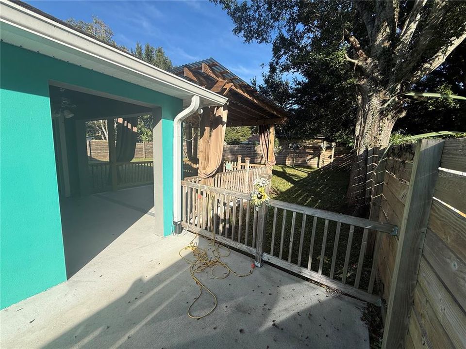 Active With Contract: $349,900 (3 beds, 2 baths, 1667 Square Feet)