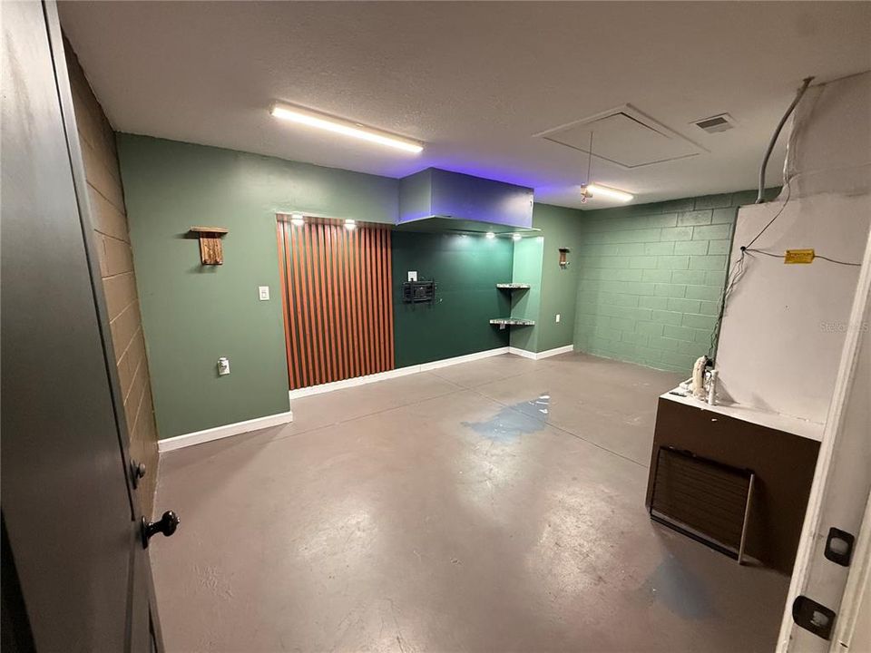 Active With Contract: $349,900 (3 beds, 2 baths, 1667 Square Feet)