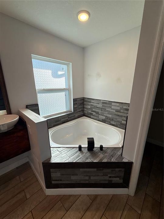 Active With Contract: $349,900 (3 beds, 2 baths, 1667 Square Feet)