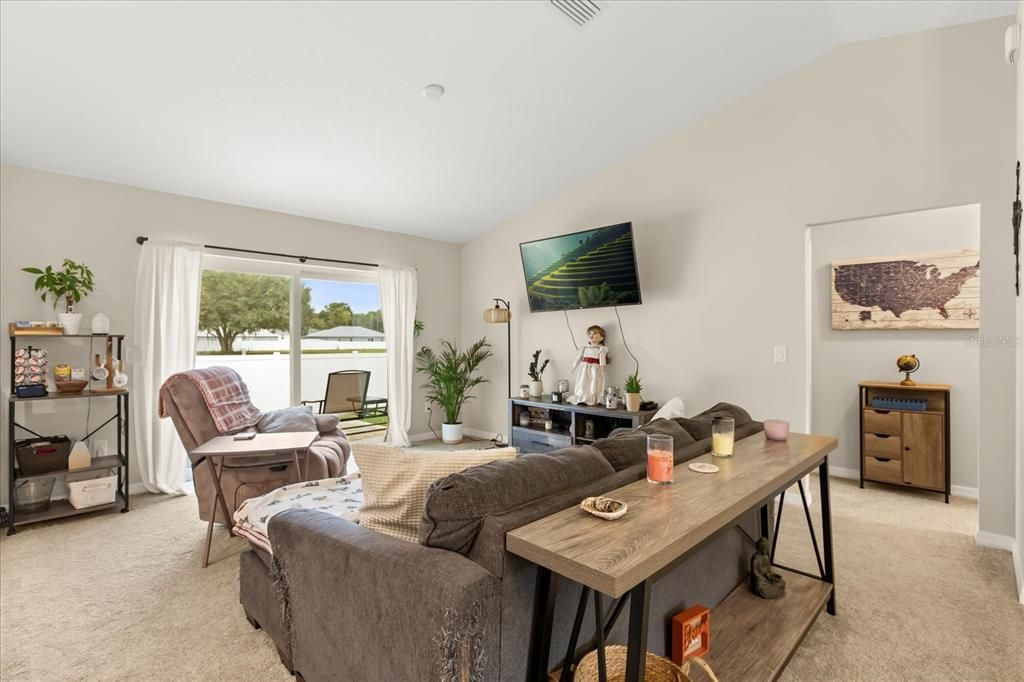 For Sale: $277,500 (3 beds, 2 baths, 1569 Square Feet)