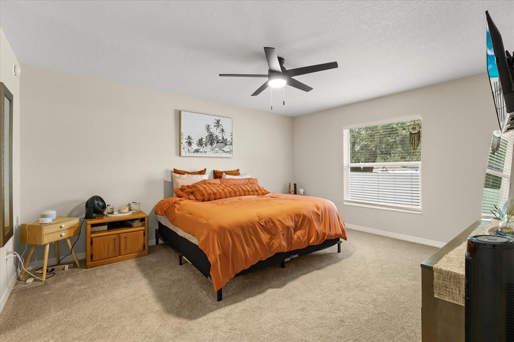 For Sale: $277,500 (3 beds, 2 baths, 1569 Square Feet)