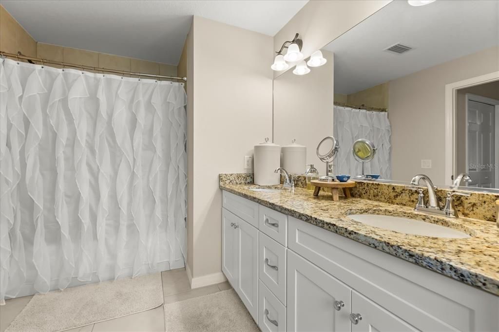 For Sale: $277,500 (3 beds, 2 baths, 1569 Square Feet)