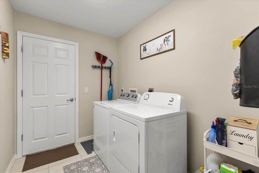 For Sale: $277,500 (3 beds, 2 baths, 1569 Square Feet)