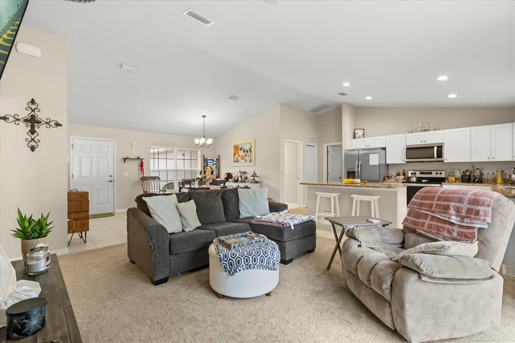 For Sale: $277,500 (3 beds, 2 baths, 1569 Square Feet)