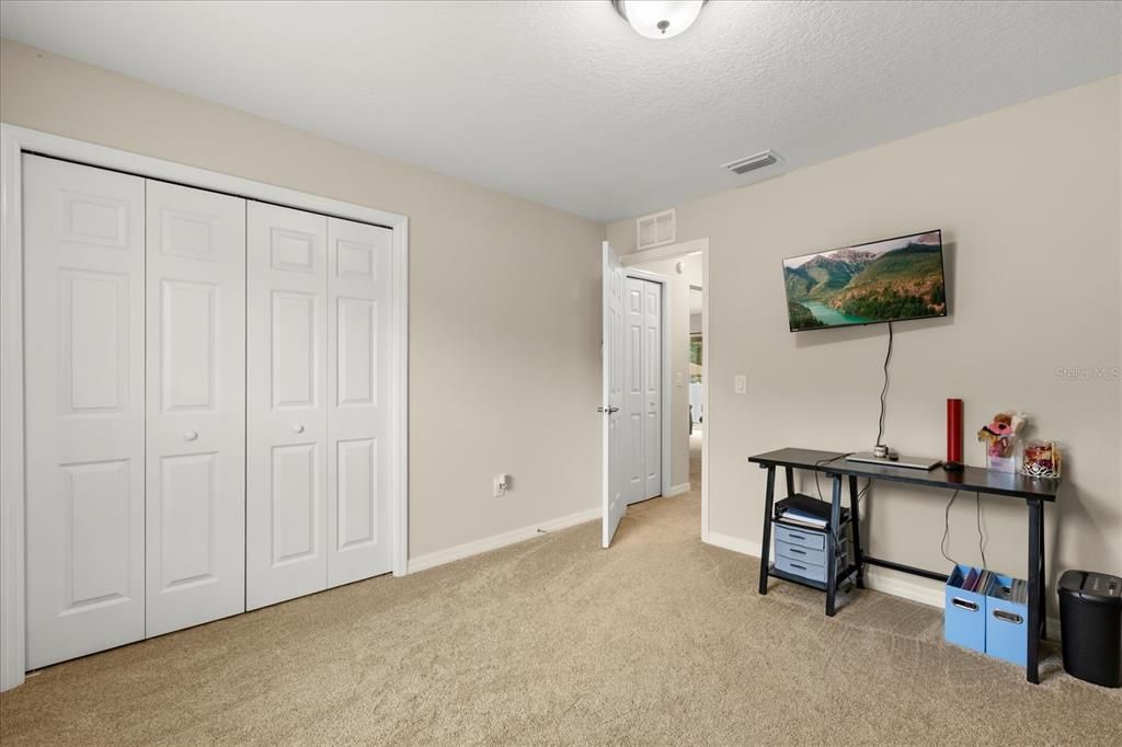 For Sale: $277,500 (3 beds, 2 baths, 1569 Square Feet)