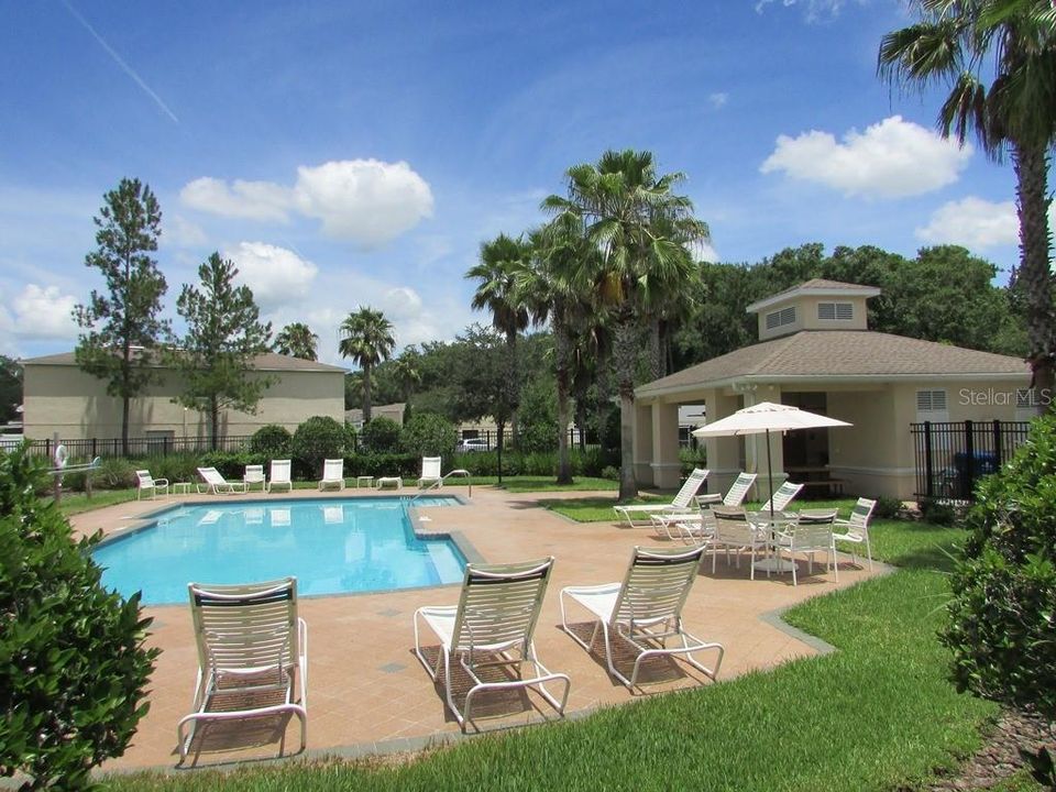 合同活跃: $1,595 (2 贝兹, 2 浴室, 1296 平方英尺)