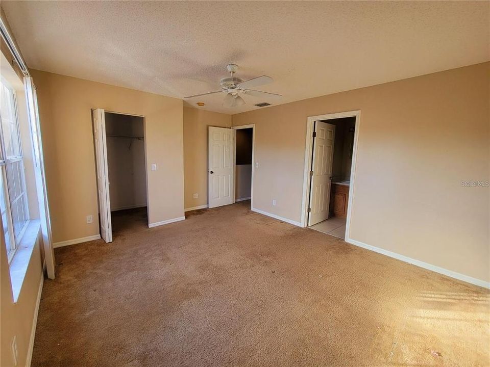 合同活跃: $1,595 (2 贝兹, 2 浴室, 1296 平方英尺)