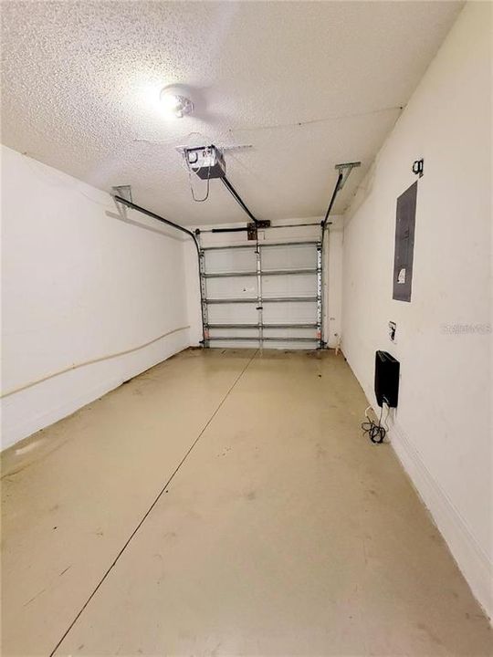 合同活跃: $1,595 (2 贝兹, 2 浴室, 1296 平方英尺)