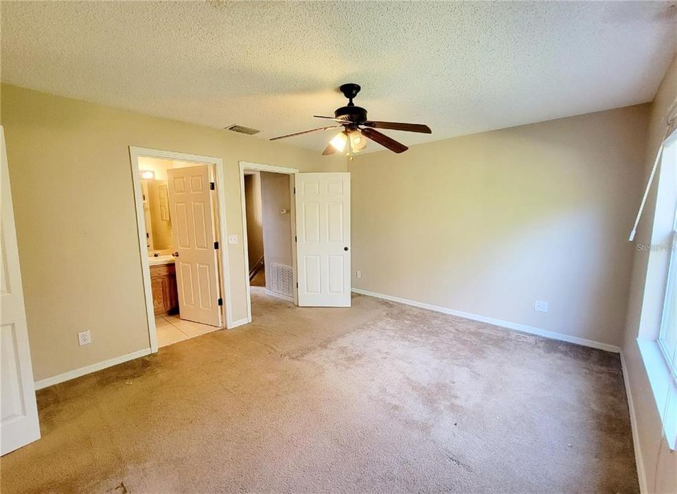 合同活跃: $1,595 (2 贝兹, 2 浴室, 1296 平方英尺)