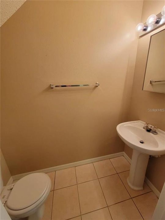 合同活跃: $1,595 (2 贝兹, 2 浴室, 1296 平方英尺)