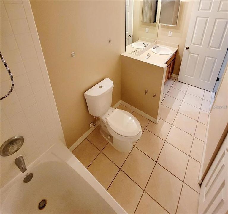 合同活跃: $1,595 (2 贝兹, 2 浴室, 1296 平方英尺)