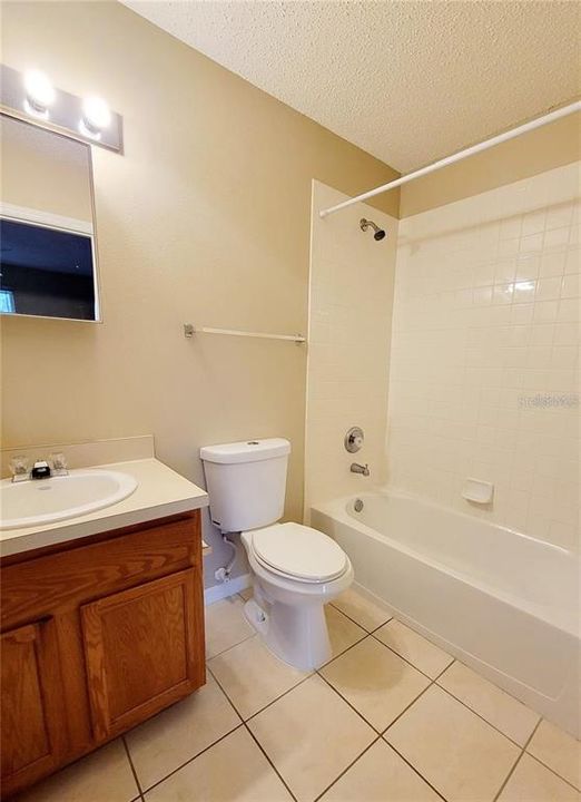 合同活跃: $1,595 (2 贝兹, 2 浴室, 1296 平方英尺)