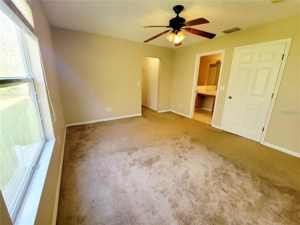 合同活跃: $1,595 (2 贝兹, 2 浴室, 1296 平方英尺)