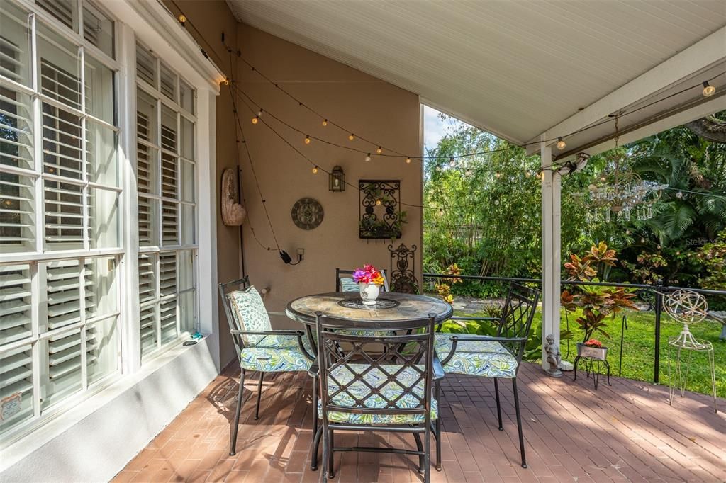 For Sale: $1,350,000 (4 beds, 2 baths, 2703 Square Feet)