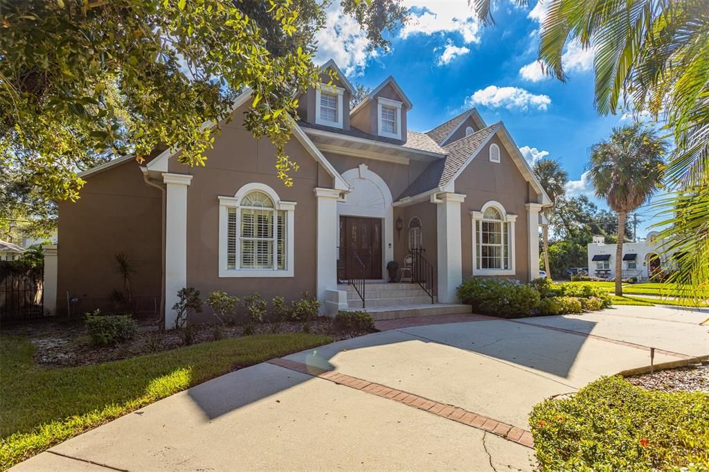 For Sale: $1,350,000 (4 beds, 2 baths, 2703 Square Feet)