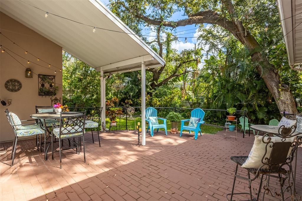 For Sale: $1,350,000 (4 beds, 2 baths, 2703 Square Feet)